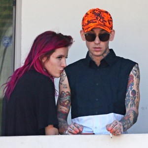 Bella Thorne Kisses Rapper Blackbear In Sexy New Pic & Continues To Fuel Romance Rumors Bella Thorne Kisses Rapper Blackbear In Sexy New Pic & Continues To Fuel Romance Rumors